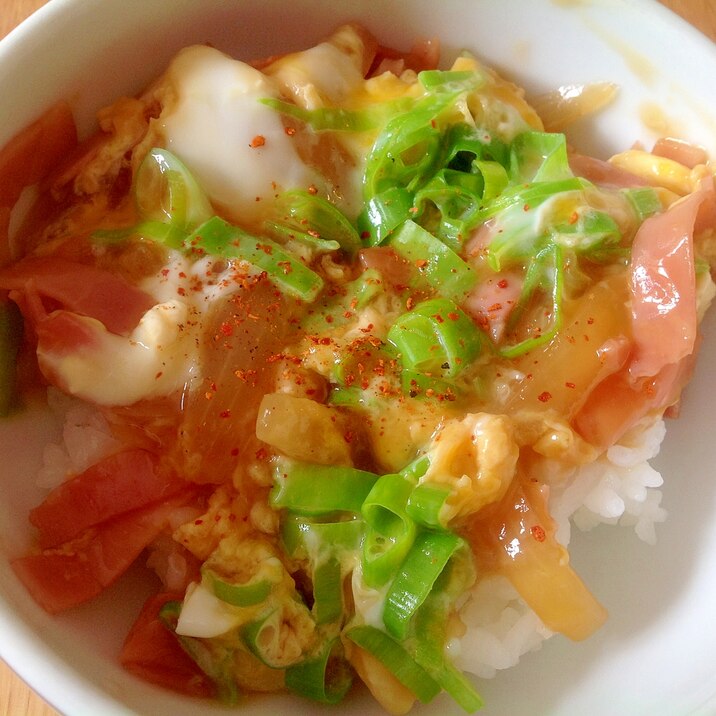 ハムと玉ねぎの卵とじ丼